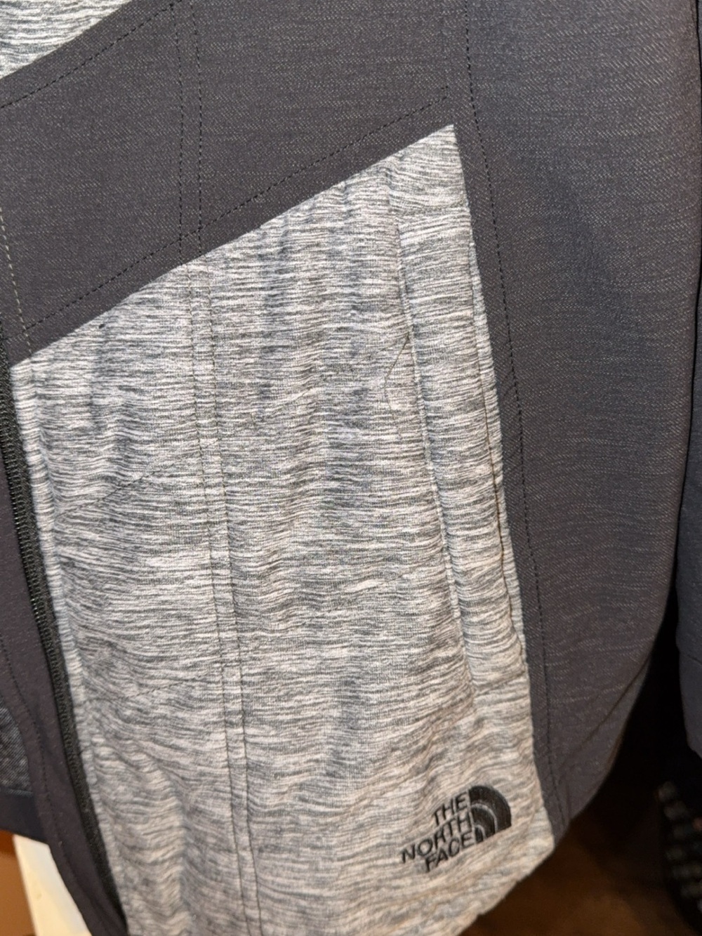 The North Face Women's Gray & Black Ski/Snow Jacket - Picture 3 of 7